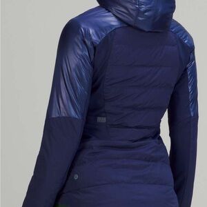 Lululemon Down for a Run Jacket in Night Sea, size 10